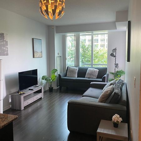 Executive 1 Bedroom Condo Sleeps 2 โตรอนโต ภายนอก รูปภาพ