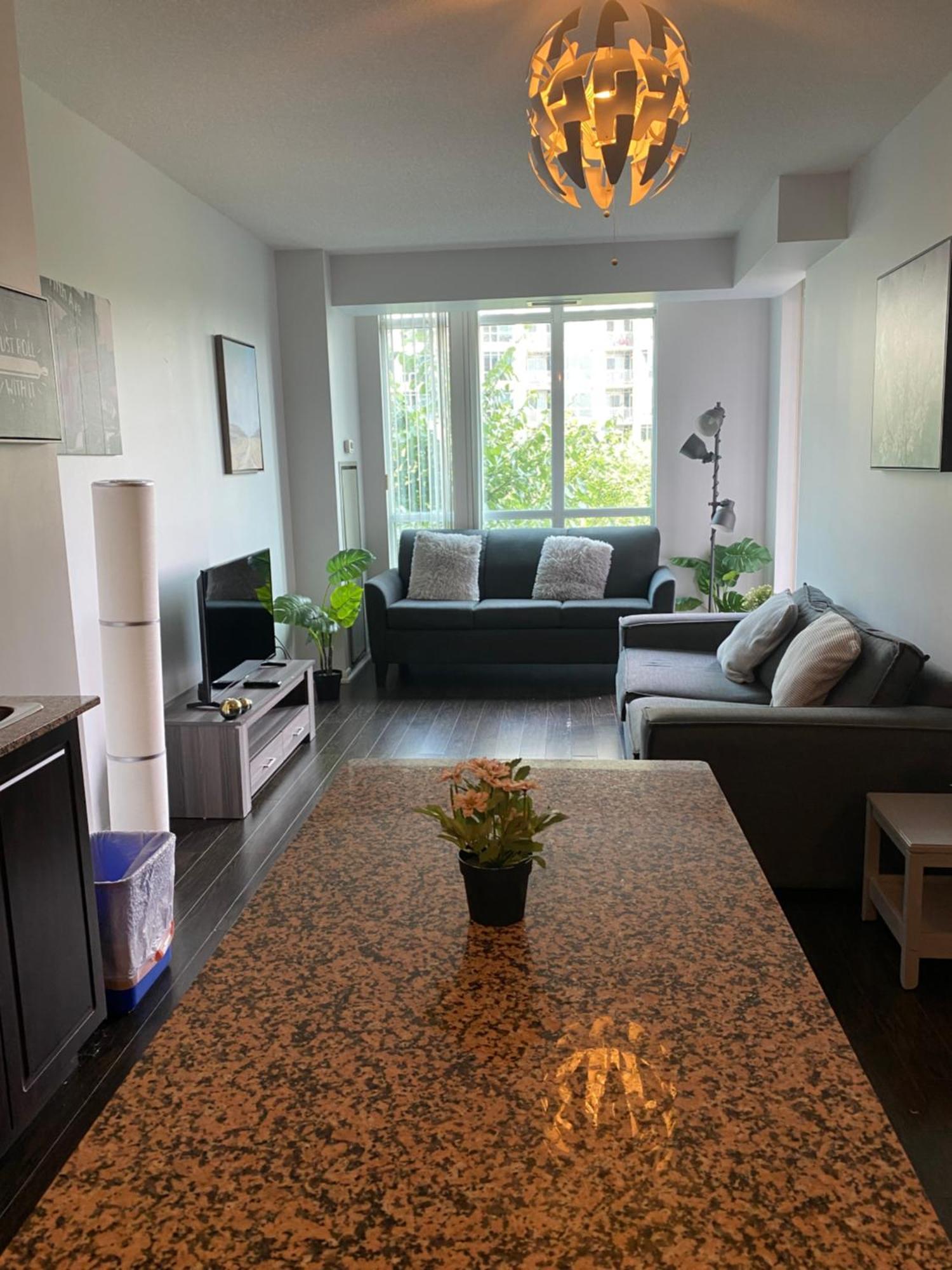 Executive 1 Bedroom Condo Sleeps 2 โตรอนโต ภายนอก รูปภาพ