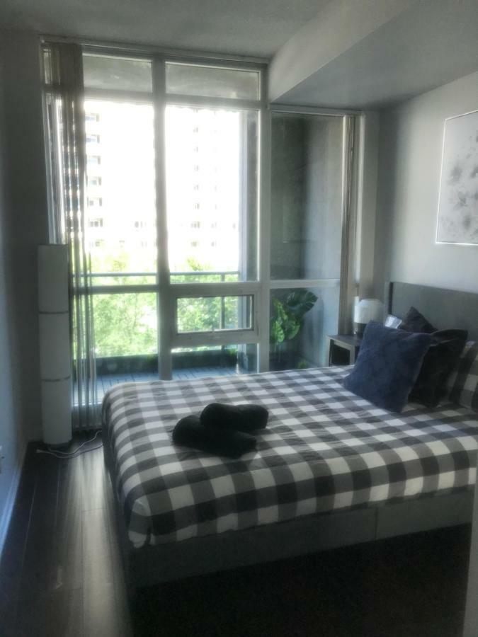 Executive 1 Bedroom Condo Sleeps 2 โตรอนโต ภายนอก รูปภาพ