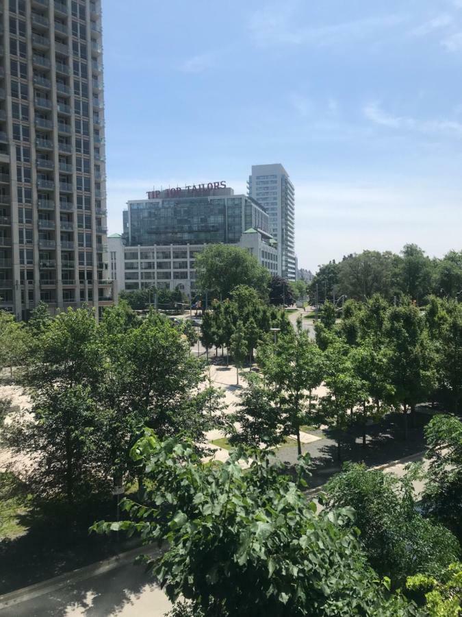 Executive 1 Bedroom Condo Sleeps 2 โตรอนโต ภายนอก รูปภาพ