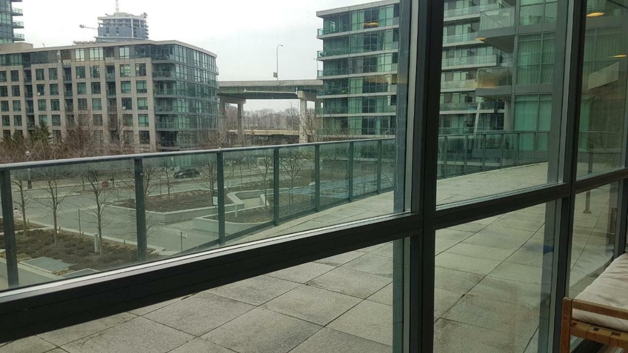 Executive 1 Bedroom Condo Sleeps 2 โตรอนโต ภายนอก รูปภาพ