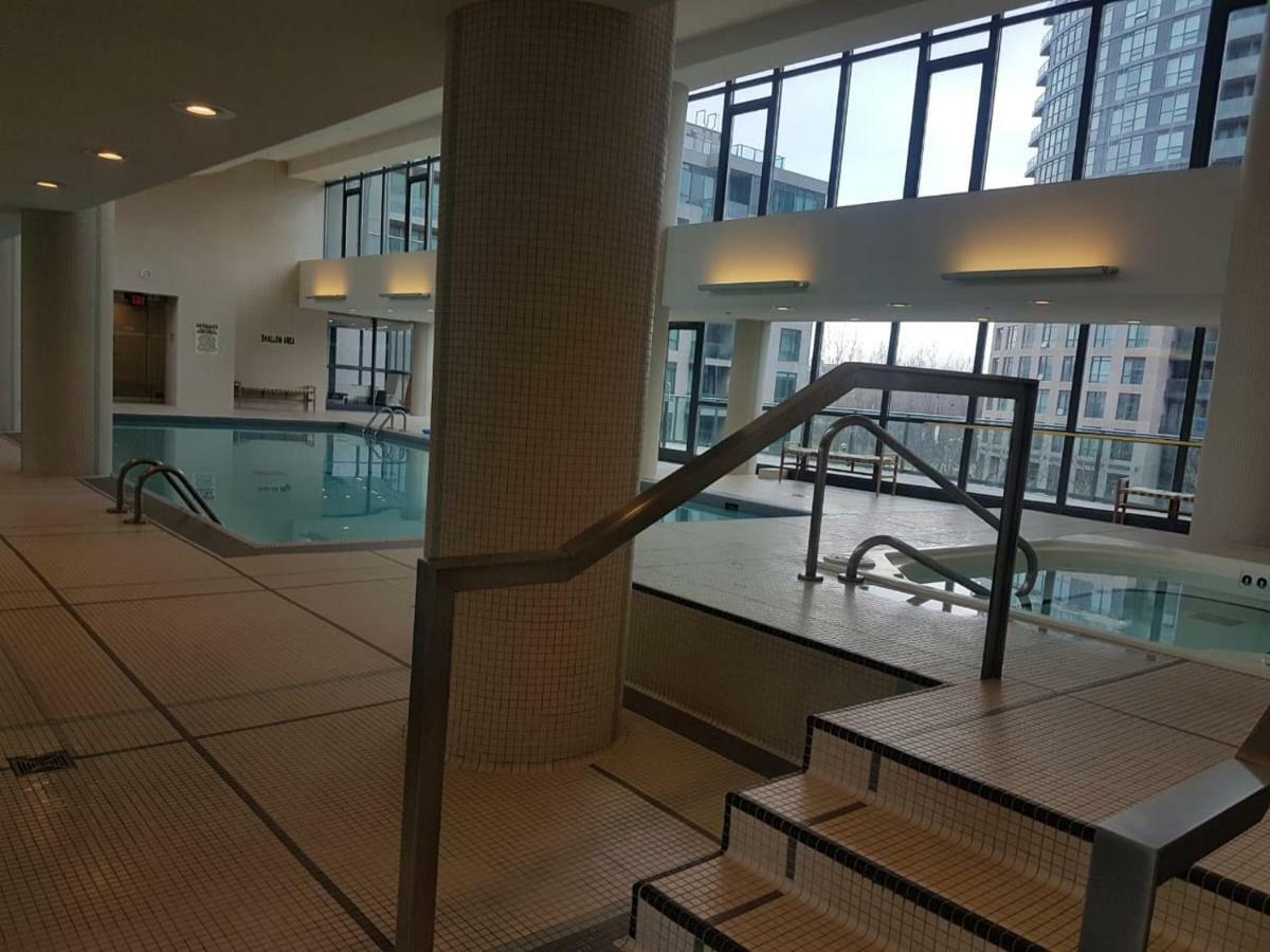 Executive 1 Bedroom Condo Sleeps 2 โตรอนโต ภายนอก รูปภาพ