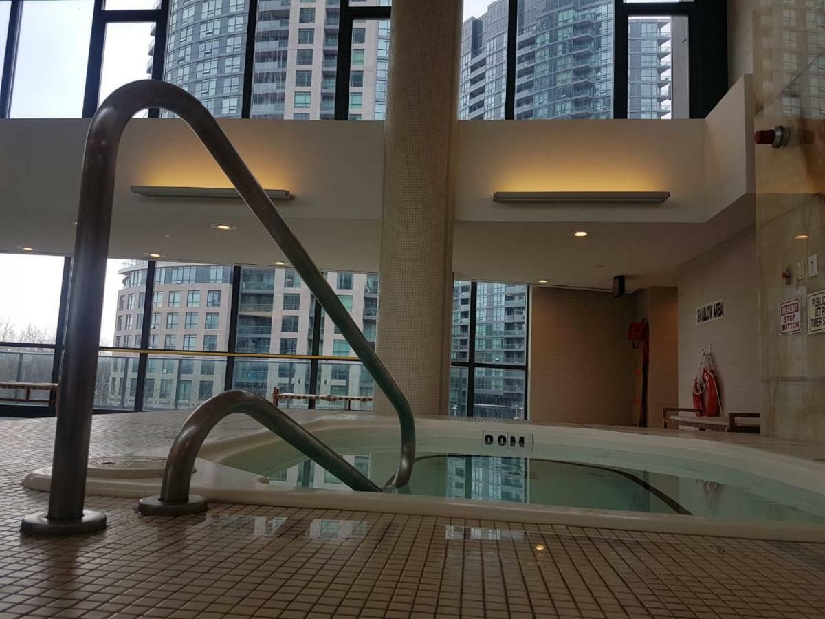 Executive 1 Bedroom Condo Sleeps 2 โตรอนโต ภายนอก รูปภาพ