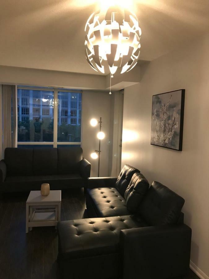 Executive 1 Bedroom Condo Sleeps 2 โตรอนโต ภายนอก รูปภาพ