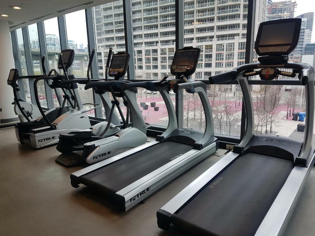 Executive 1 Bedroom Condo Sleeps 2 โตรอนโต ภายนอก รูปภาพ