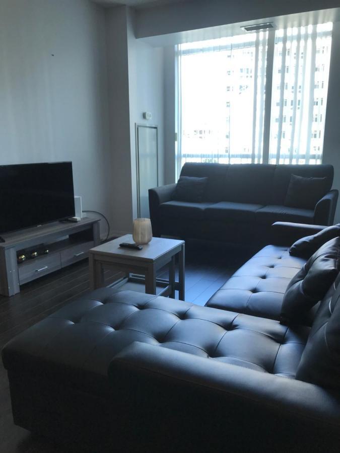 Executive 1 Bedroom Condo Sleeps 2 โตรอนโต ภายนอก รูปภาพ