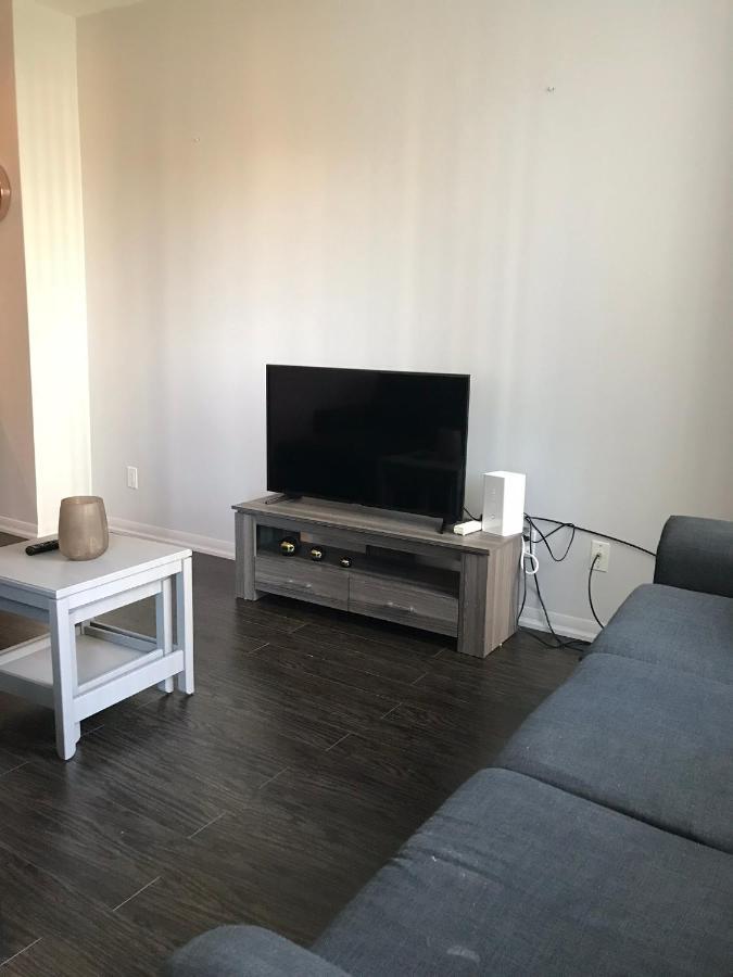 Executive 1 Bedroom Condo Sleeps 2 โตรอนโต ภายนอก รูปภาพ