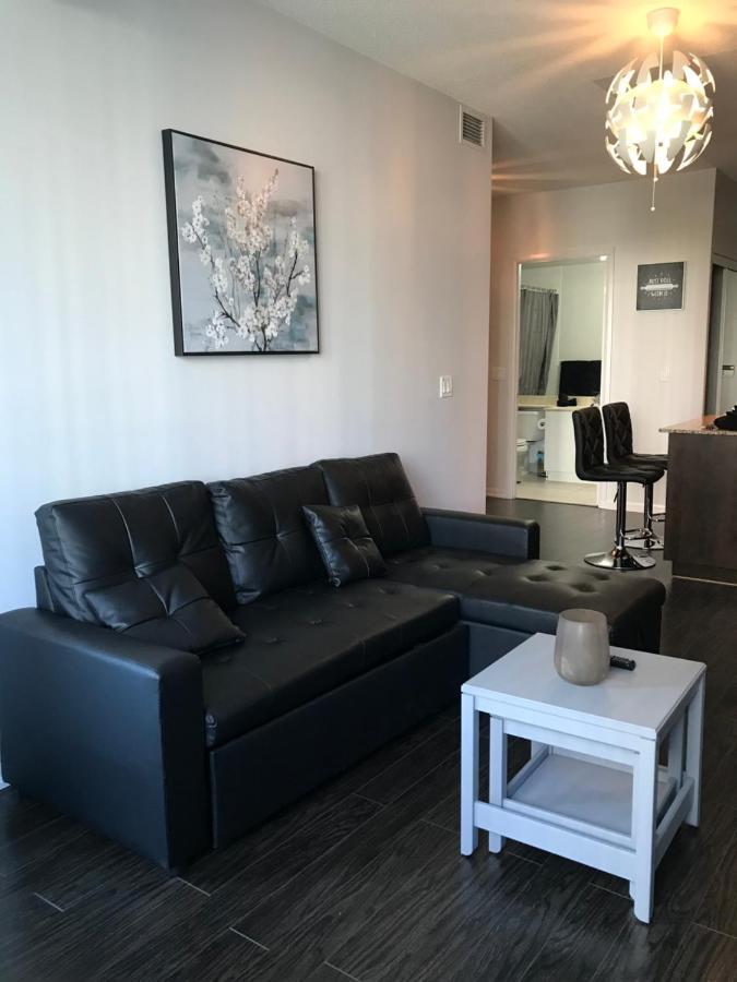 Executive 1 Bedroom Condo Sleeps 2 โตรอนโต ภายนอก รูปภาพ